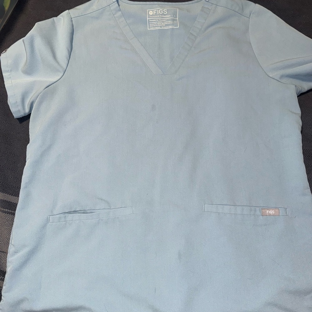 Figs scrub top